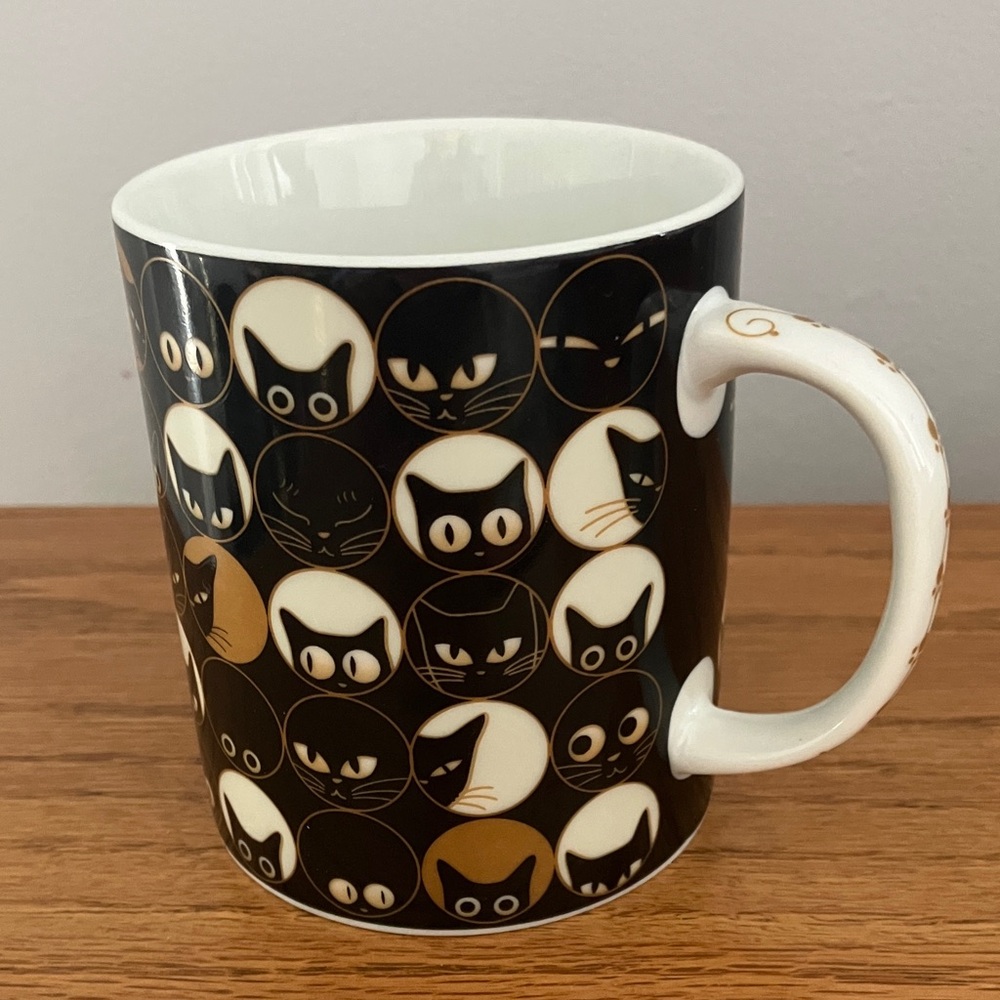 Cat mug ceramic mug with black & white cat faces all over kitty EUC Halloween